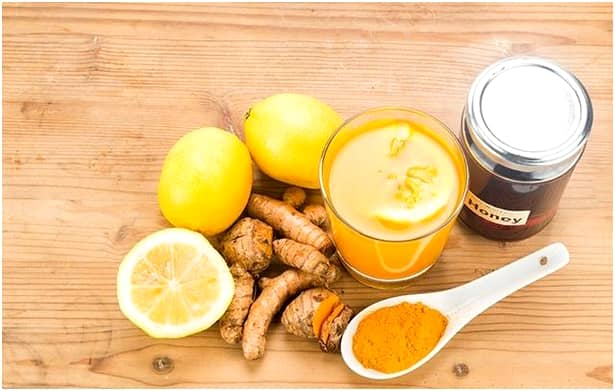 Amestec turmeric și miere, antibiotic natural