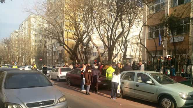 Școala 133 din Sectorul 4, București, evacuată! O elevă a ajuns la spital după ce s-au făcut lucrări de igienizare împotriva gripei