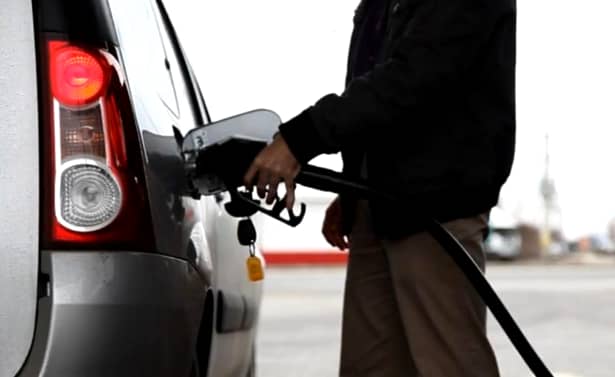 Benzina s-a scumpit enorm, în ultimele luni, iar asta a dus la înregistrarea unor prețuri record pe piața internă.