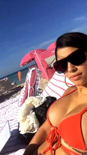 Imagini bombă în showbiz! Alexandra, într-o pereche de bikini minusculi pe o plajă din Miami!