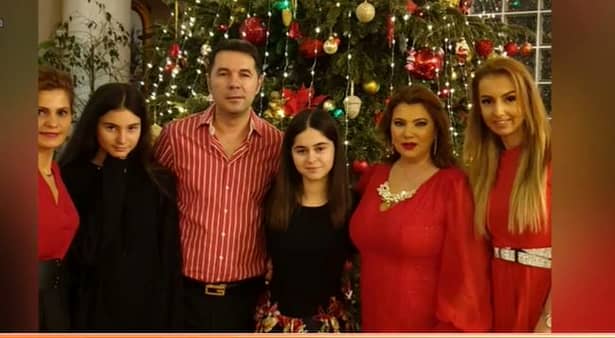 Cristi Borcea nu şi-a petrecut Crăciunul cu Valentina Pelinel! Fostul şef de la Dinamo, surprins cu Mihaela Borcea, prima soţie