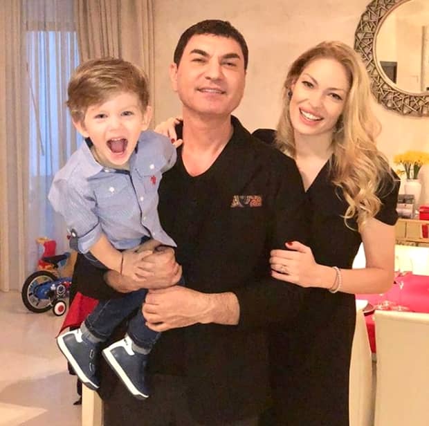 Valentina Pelinel radiază în prima poză cu Cristi Borcea și fiul lor!