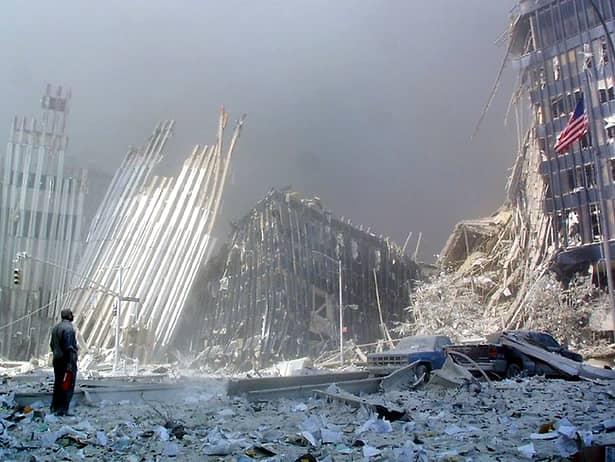 GALERIE FOTO CUTREMURĂTOARE / Cele mai puternice 30 de imagini de la atentatele TERORISTE din 11 septembrie 2001