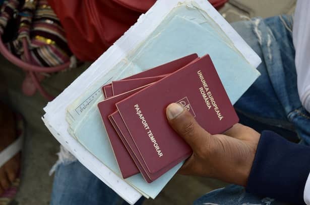 Începând de astăzi, pașapoartele românilor sunt vizate de o schimbare majoră. Potrivit Legii nr. 133 din 18 iunie 2018, schimbările intră în vigoare începând din 20 iulie și îi vizează și pe minorii cu vârste între 12 și 18 ani.