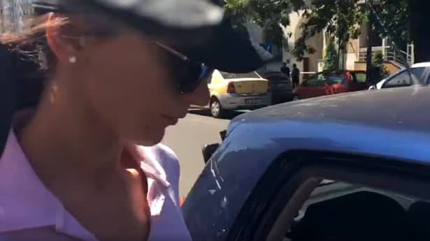 Jandarmerița a fost exeternată astăzi, în jurul amiezii. La ieșire, ea purta o șapcă neagră pe cap și ochelari de soare, refuzând să stea de vorbă cu presa. Femeia a ieșit din spital cu pas alert, îndreptânsu-de spre mașina care a transportat-o acasă.
