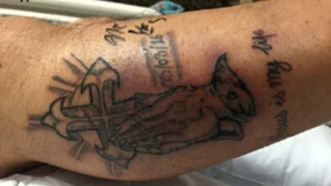 Un bărbat din Mexic și-a tatuat o cruce, iar la scurt timp a murit. Greșeala lui o fac mulți pasionați de tatuaje