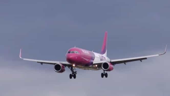 Avion Wizz Air, întors la sol după ce a lovit o pasăre. Incidentul s-a petrecut la Sibiu