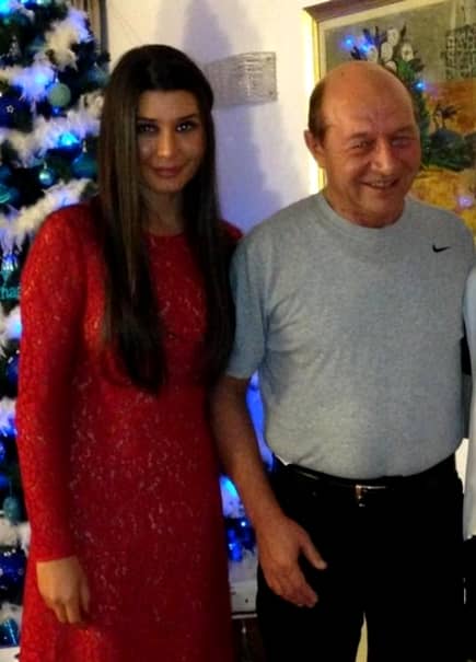 Cum a venit Elena Băsescu îmbrăcată la botezul fetiței Adelinei Pestrițu