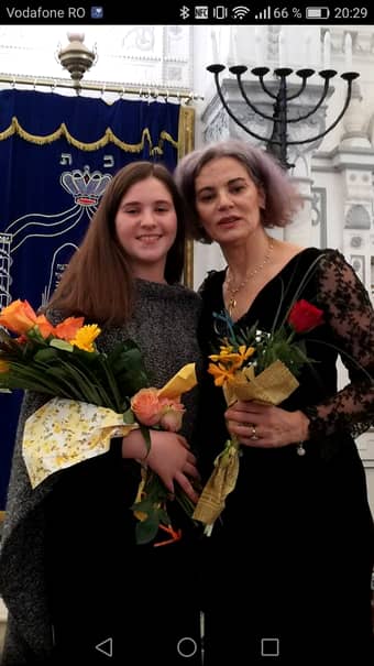 Maya Ciosa este câștigătoarea marelui premiu în valoare de 50.000 de euro și deținătoarea titlului Vocea României Junior a sezonului 2. Andra a felicitat-o imediat după ce a fost făcut anunțul, la fel ca ceilalți jurați.