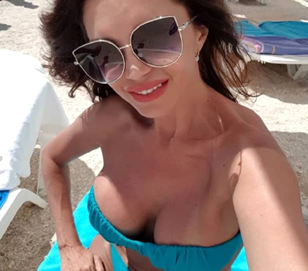 Cristina Spătar, sexy în costum de baie! Detaliu intim lăsat la vedere