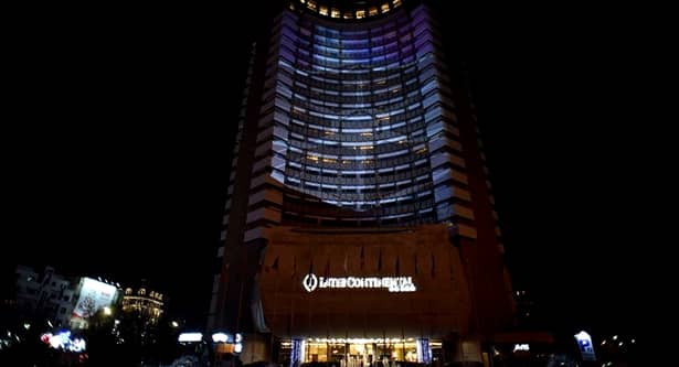 Un bărbat s-a sinucis! S-a aruncat de la etajul Hotelului Intercontinental, din Bucureşti