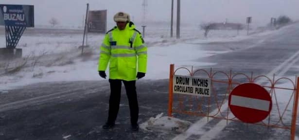 INFOTRAFIC. Cinci drumuri, închise după codul portocaliu de ninsori! Zonele afectate