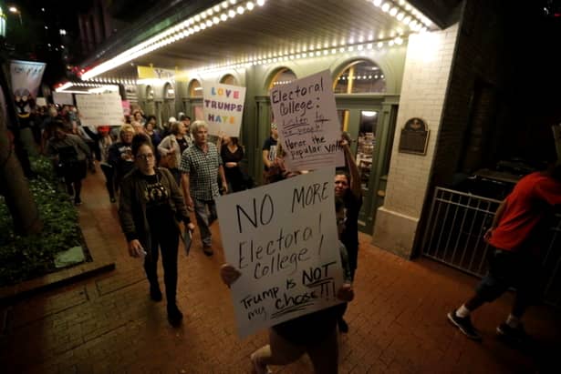 A treia noapte consecutivă de proteste anti-Trump în Statele Unite