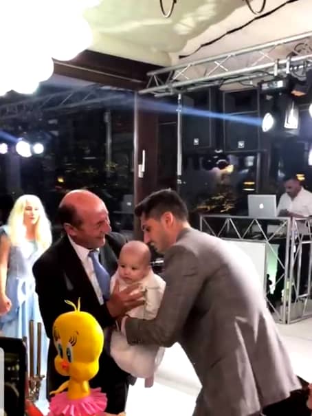 Elena Băsescu, rochie de senzație la botezul fiicei sale! Imagini în premieră