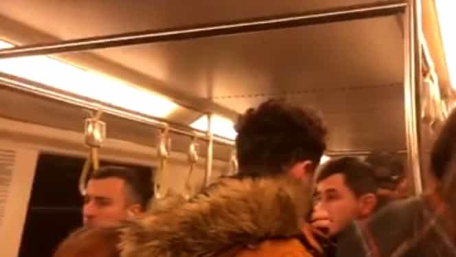 Alertă la metrou în București: fum dens în vagoanele unui tren. Călătorii au deschis geamurile pentru a nu se sufoca. VIDEO – UPDATE
