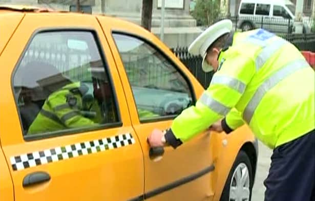 Cum te fură taximetriştii la preţ! Dispozitivele pentru care Poliţia i-a amendat pe şoferii de taxi cu mii de euro