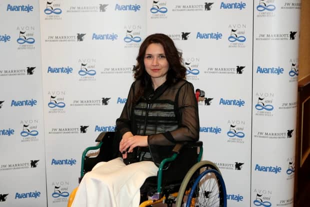 Femeia care a sfidat știința: a purtat trei sarcini în scaunul cu rotile