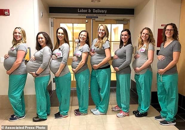 Baby Boom! 9 asistente medicale care lucrează la același spital au rămas însărcinate, relativ, în același timp