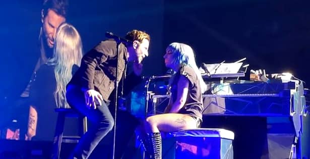 VIDEO Lady Gaga și Bradley Cooper cântă melodia Shallow! Ce s-a întâmplat pe scena din Las Vegas