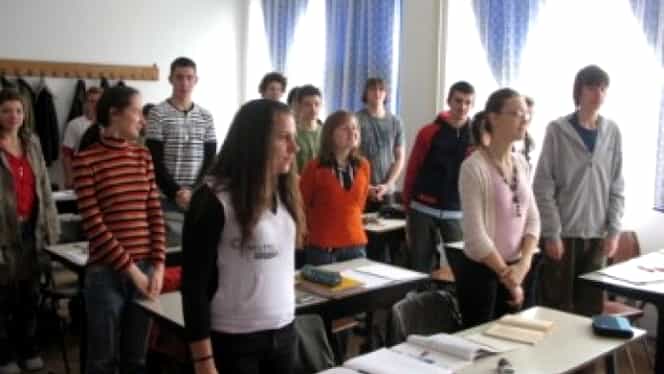 Imnul României, cântat de elevi în pauză mare! Ministerul Educației îi pune să interpreteze “Deşteaptă-te, române”