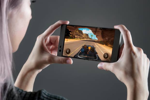 GALERIE FOTO. S-a lansat telefonul dedicat pasionaţilor de jocuri! Are 8 GB memorie!