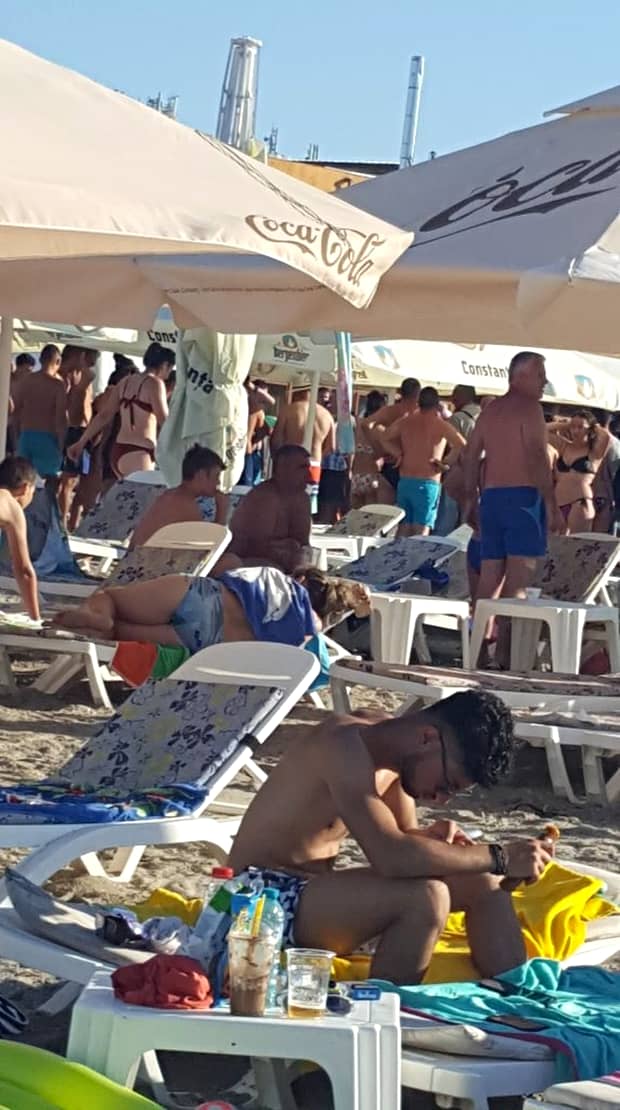 Un bărbat s-a prăbușit pe o plaja din Mamaia