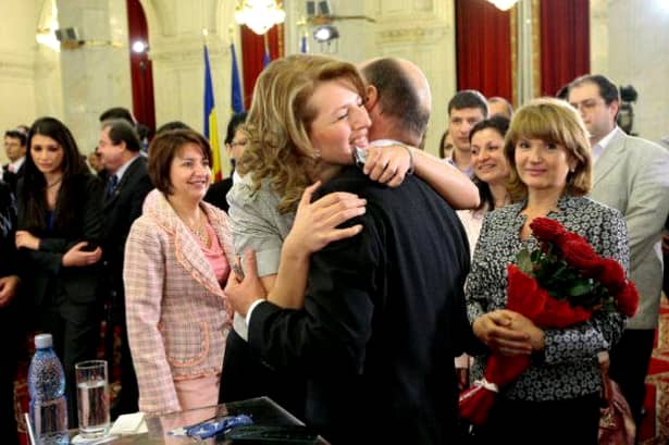 Cum arată astăzi Ioana Băsescu! La 40 de ani, mai zveltă decât la 20!