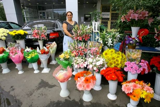 Cu cât la sută au crescut florăresele prețul freziilor, zambilelor și trandafirilor de 1 martie