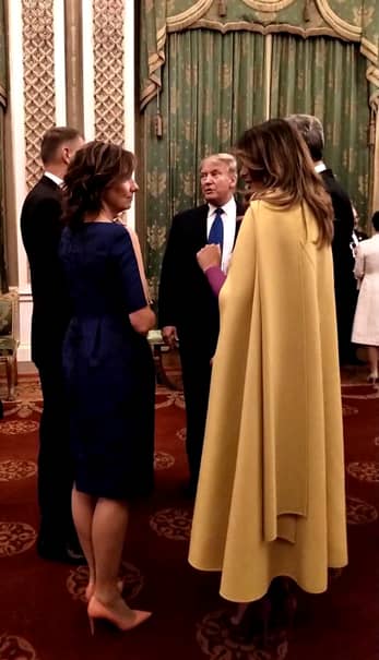 Cum s-a îmbrăcat Carmen Iohannis la recepția oferită de Regina Elisabeta a II-a. Soţia preşedintelui, la fel de elegantă ca Melania Trump