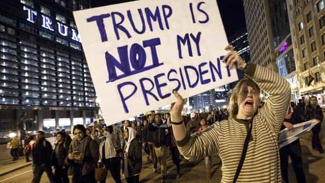 Proteste VIOLENTE împotriva lui Donald Trump la Washington! 95 de persoane au fost reţinute!
