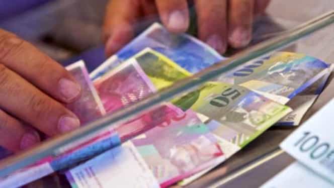 Decizie importantă pentru românii cu credite în franci elveţieni