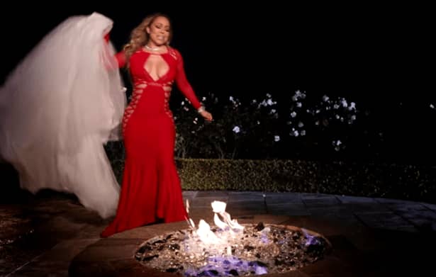 După despărţirea de miliardar, Mariah Carey şi-a incendiat rochia de mireasă de 320.000 de dolari
