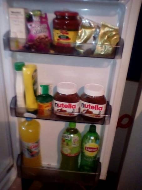 Ioana Tufaru a dezvăluit ce ține în frigider. Fiica regretatei Anda Călugăreanu locuiește într-un apartament modest – Foto