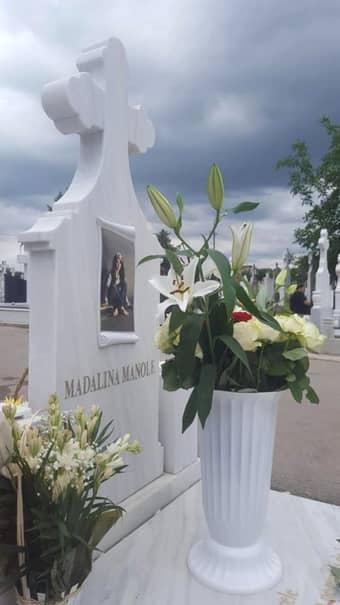 Cine și-a făcut aparția la mormântul Mădălinei Manole, la 9 ani de la moartea artistei