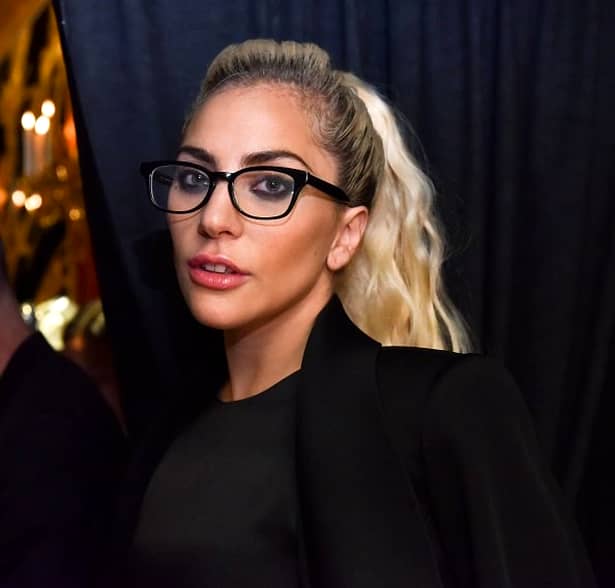 Toți fanii lui Lady Gaga se întreabă cine este Christian Carino, bărbatul cu care s-a logodit! Cântăreața americană a confirmat zvonurile legate de logdna sa cu agentul ei, spunând chiar că are o relație cu acesta de aproximativ doi ani de zile.