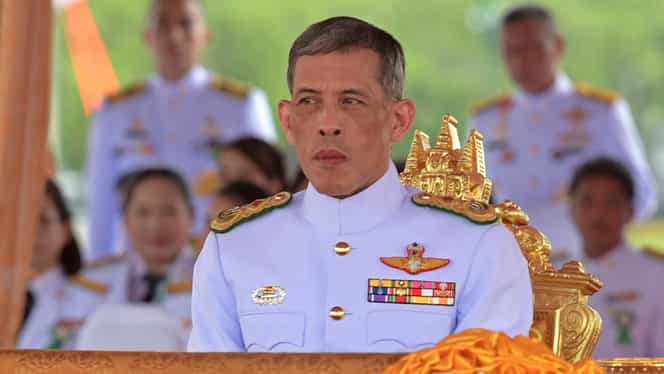 Amanta regelui Thailandei a rămas fără titlul oficial! Aceasta ar fi vrut să-i ia locul reginei