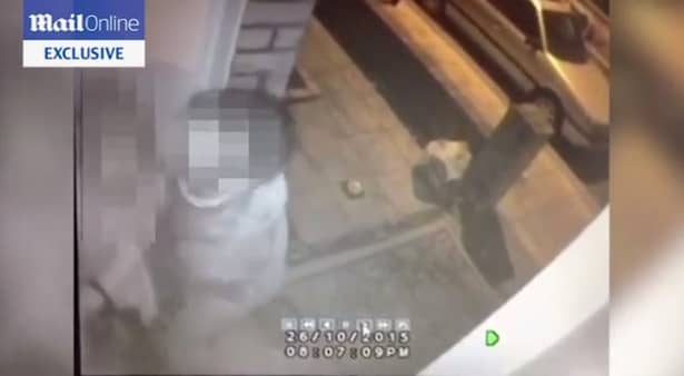 VIDEO. Momente de groază pentru o tînără! A fost atacată de un violator în faţa casei