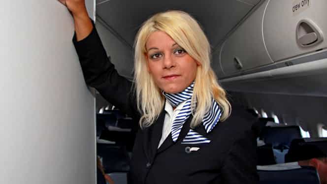 Această stewardesă de 26 de ani şi-a facut o operaţie ciudată prin care îşi poate CONTROLA în fiecare zi mărimea sânilor. Dar a exagerat. Cum arată Martina ACUM