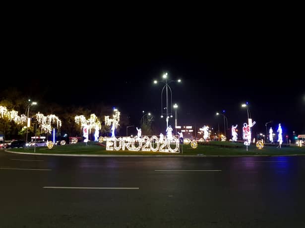 Luminițele de Crăciun au fost aprinse în București! EURO 2020, tema principală la Târgul de Crăciun. FOTO