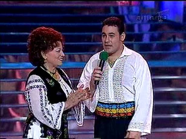 Ionuţ Dolănescu, cântând alături de mama sa, Maria Ciobanu