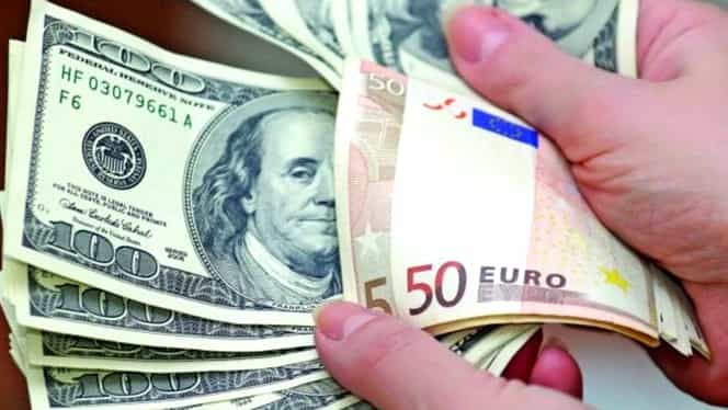 CURS BNR. Euro scade uşor, dolarul creşte