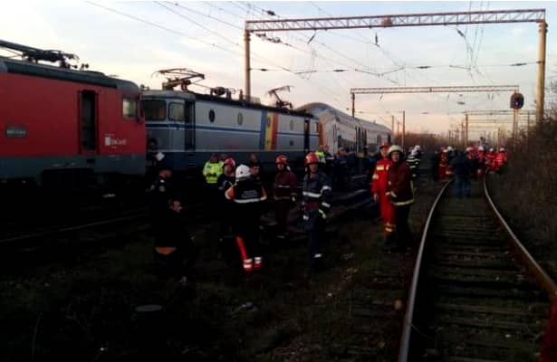 Două trenuri s-au ciocnit în România, în gara din Ploiești. Există 11 victime. Reacții de la directorul CFR Călători și Raed Arafat – UPDATE VIDEO