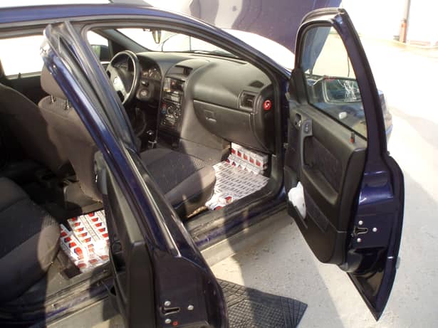 Șeful Tarom din Iași, prins cu mașina plină de țigări și alcool. Le cumpărase din Republica Moldova