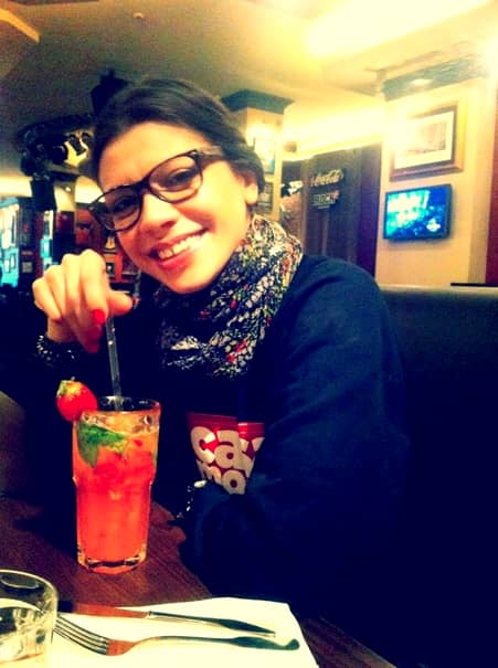 Laura Andreșan, într-un moment de relaxare, la restaurant