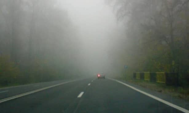 Pleci cu mașina la drum? Alertă de ceață densă! Vezi regiunile afectate