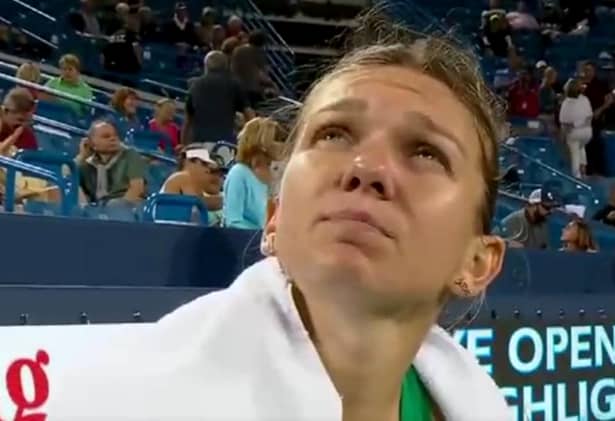 Simona Halep este o jucătoare profesionistă de tenis din România, aflată în prezent pe locul 1 mondial.