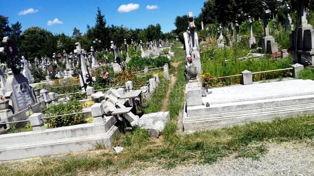 Un bărbat s-a sinucis, în păduricea de lângă Cimitirul Pacea din Botoșani. Locul pare blestemat, spun localnicii. Deși era o oază de liniște pentru botoșăneni, acum această zonă e ocolită, mai ales pe timpul nopții
