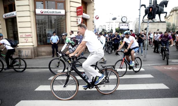 Cât costă bicicleta lui Klaus Iohannis! Președintele o scoate la ocazii speciale!