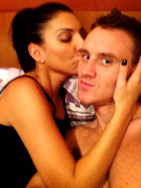 Andreea Tonciu şi Nicolae Mitea, scene fierbinţi în dormitor! Vezi cum îl alintă bruneta pe fotbalist!