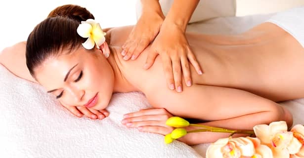 Dacă tu nu știi să faci un masaj „profi”, lasă un specialist să o relaxeze pe iubita ta de 1 martie. Și învață!